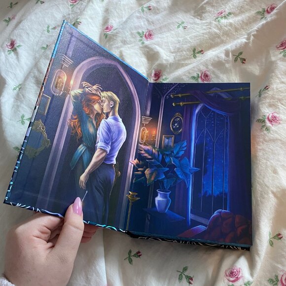 Long Live & Forever Reign - Moonlight Book Box Edition - Picture 6 of 11